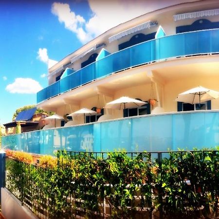 Apartamentos Petit Blau Peguera Bagian luar foto