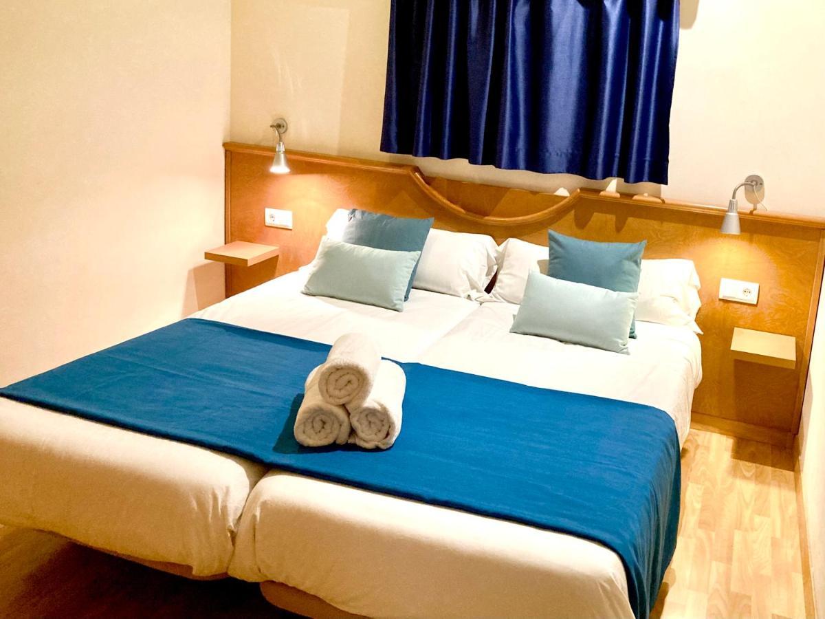 Apartamentos Petit Blau Peguera Bagian luar foto