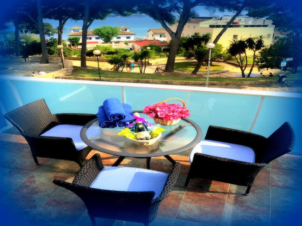 Apartamentos Petit Blau Peguera Bagian luar foto